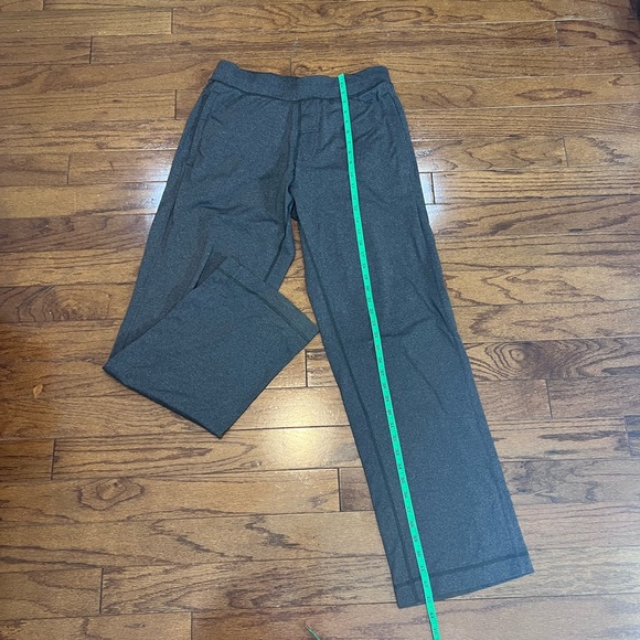 97. Men’s size large gray / grey athletic pants / sweatpants / sweats wide leg - Picture 10 of 11